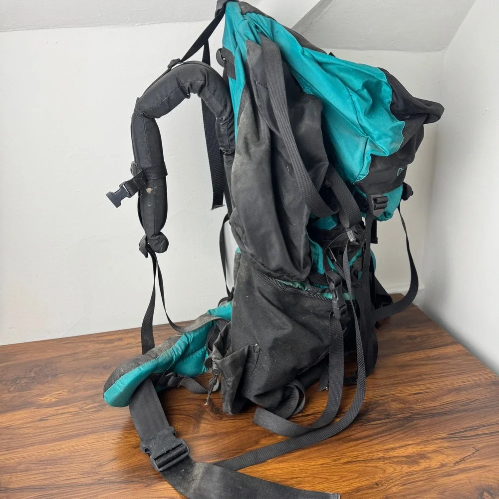 Camp Trails Catskill Hiking Backpack Internal Frame Vintage Teal Black Pack